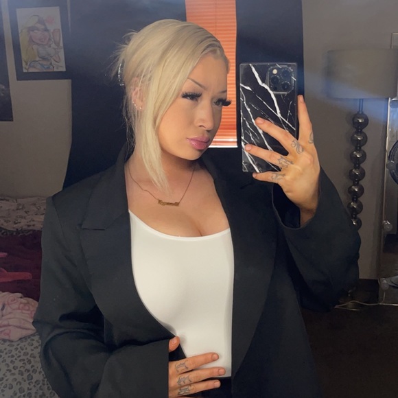 Meet your Posher, Jessica - Picture 2 of 7